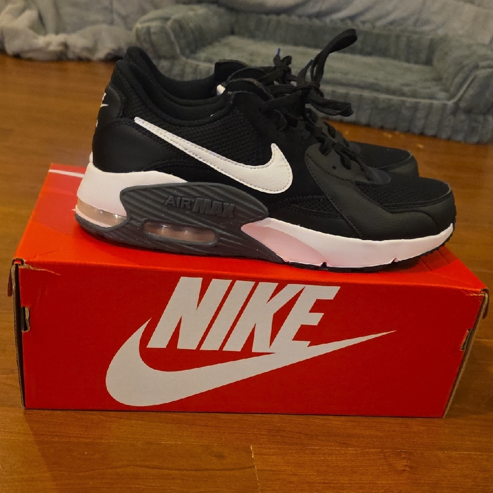 Nike Mens Black and White Air Max Sneakers